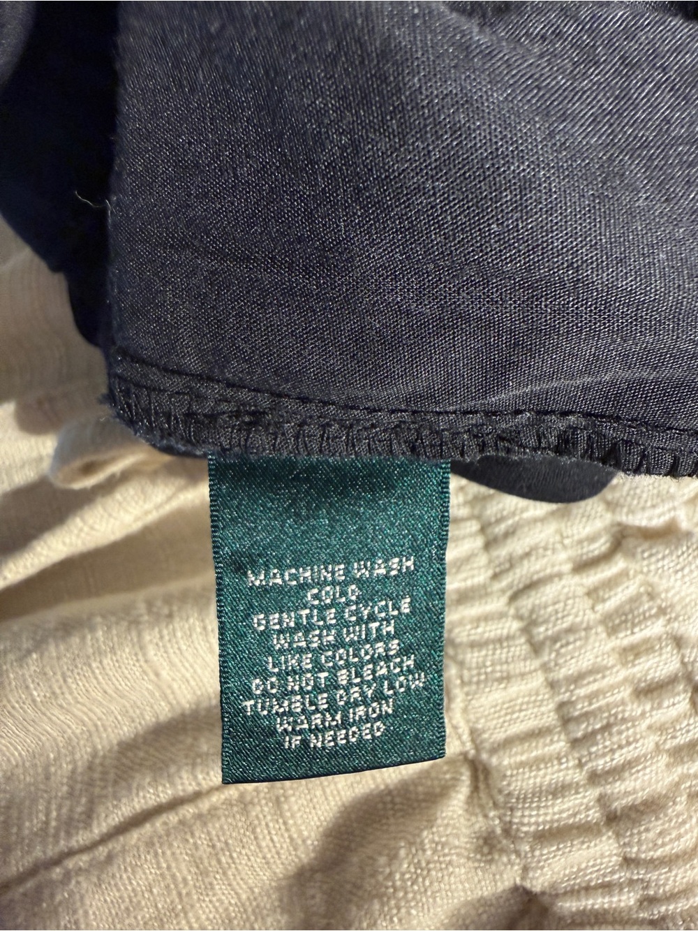 Lauren Ralph Lauren (LRL) Black Stretch Bermuda Shorts Sz 4 Gold Logo Button - Picture 10 of 11